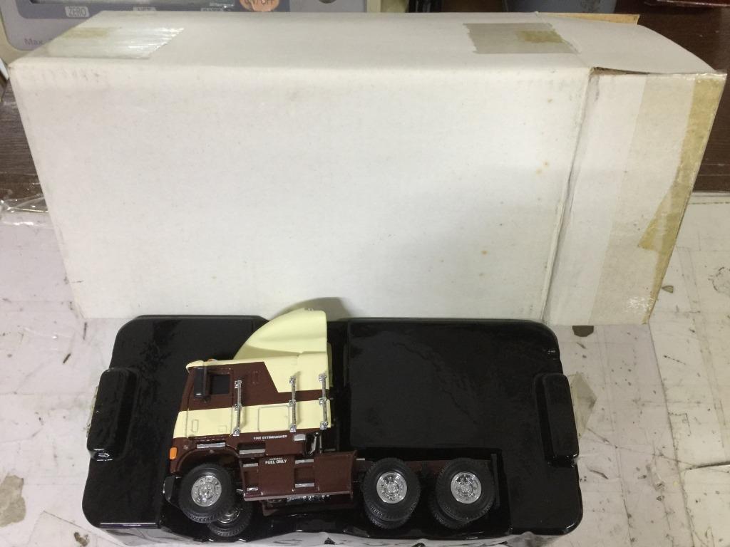 MATCHBOX 1/58 FREIGHTLINER Freightliner North America's No.1 Heavy Duty Truck