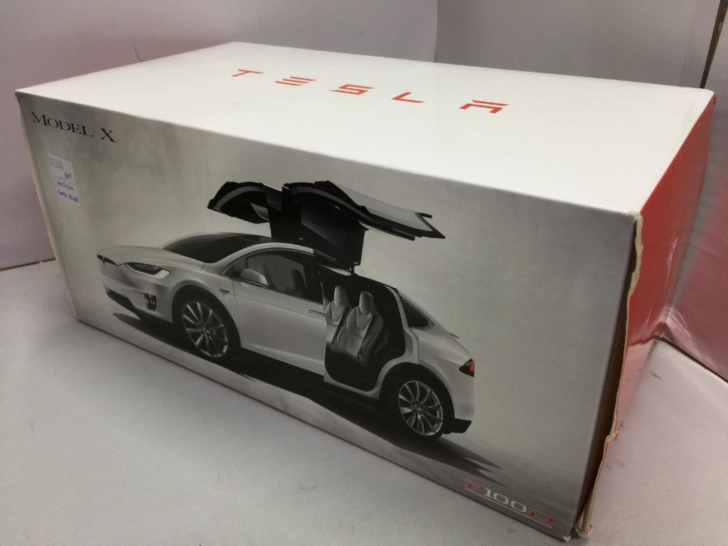 TESLA MODEL X P100D 1/18