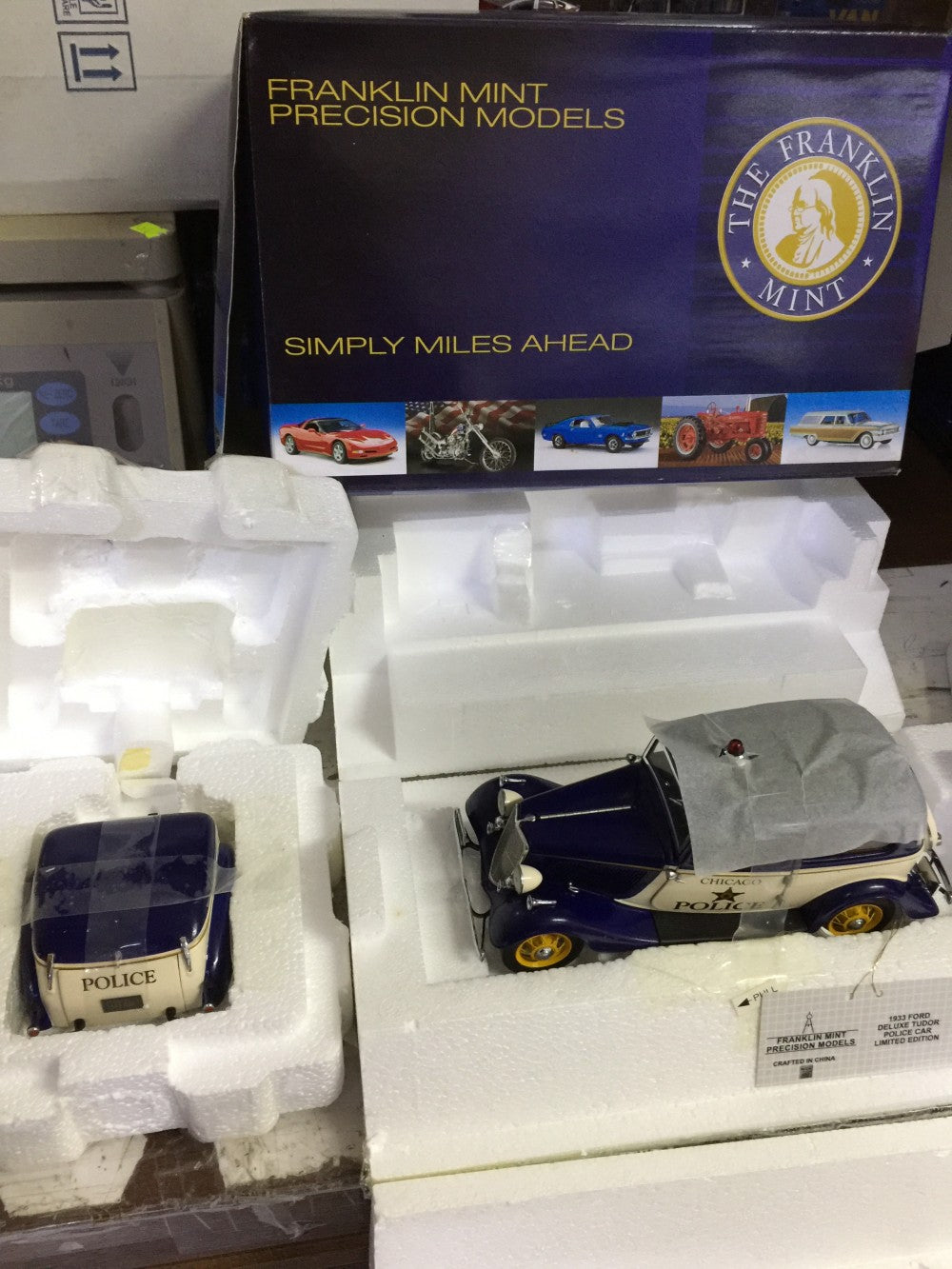 FRANKLIN MINT 1/24 1969 FORD DELUXE TUDOR POLICE CAR WITH TRAILER