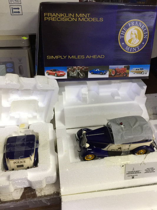 FRANKLIN MINT 1/24 1969 FORD DELUXE TUDOR POLICE CAR WITH TRAILER