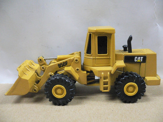 ERTL 1/64 CAT CATERPILLAR TRACTOR 950F FRONTEND LOADER
