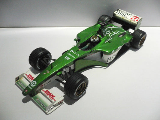 HOTWHEELS 1/18 JAGUAR R1 EDDIE IRVINE #7