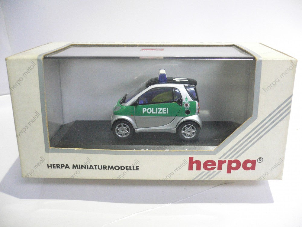 HERPA 1/43 SMART CITY-COUPE "Hamburg Police" #11