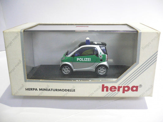 HERPA 1/43 SMART CITY-COUPE "Hamburg Police" #11