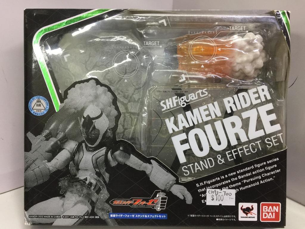 BANDAI SHFIGUARTS KAMEN RIDER FOURZE STAND & EFFECT SET