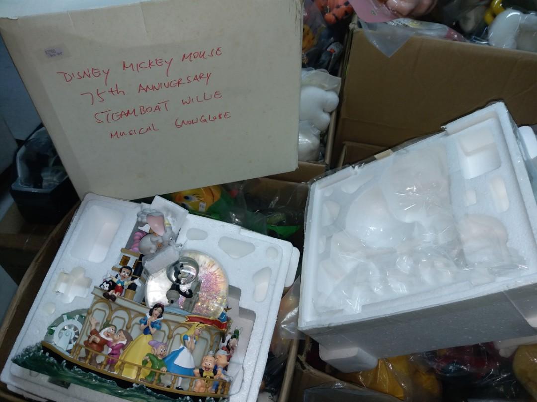 DISNEY MICKEY MOUSE 75TH ANNIVERSARY STEAMBOAT WILLIE MUSICAL SNOWGLOBE Music Crystal Ball