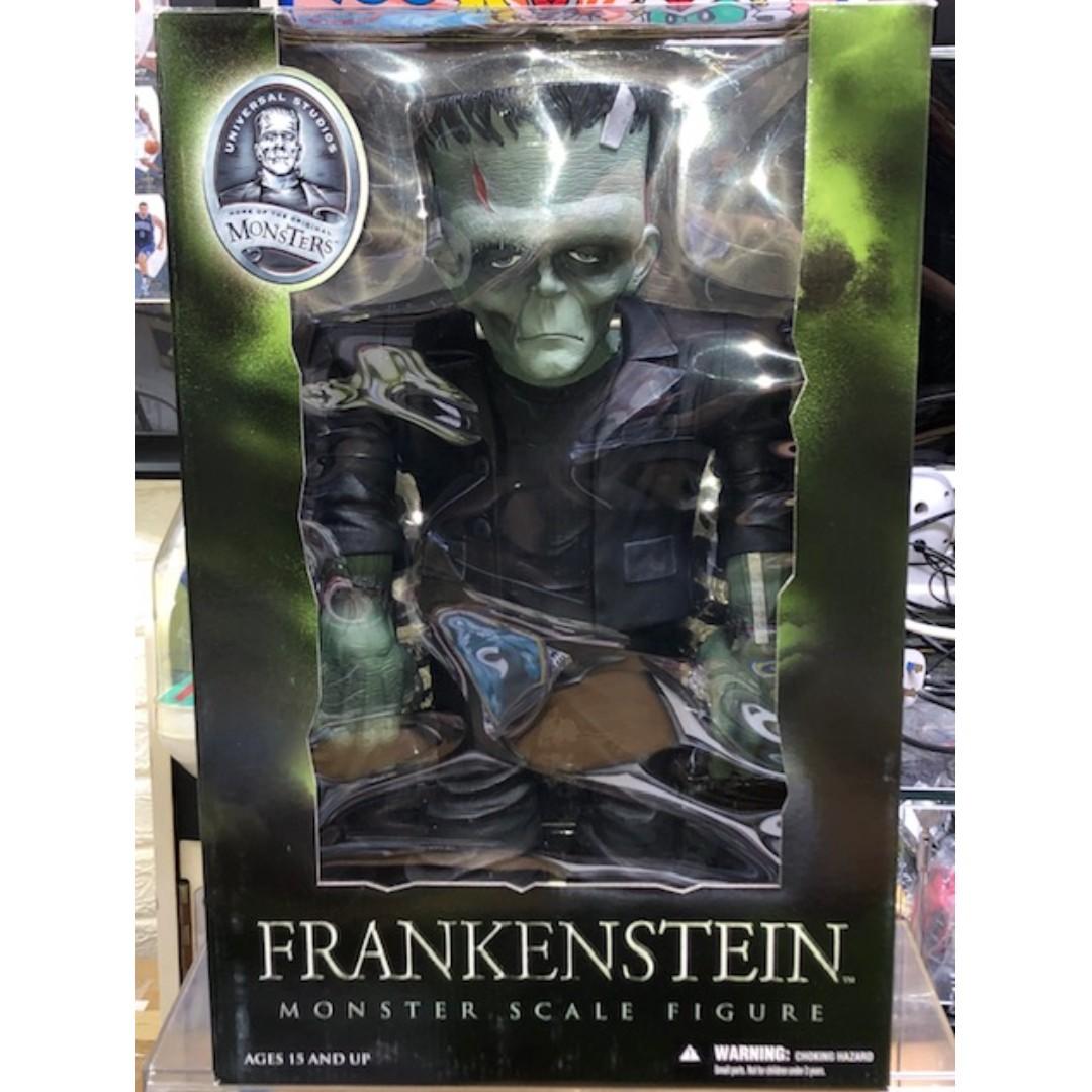 MEZCO 63010 2012 UNIVERSAL STUDIOS 17" FRANKENSTEIN MONSTER SCALE FIGURE
