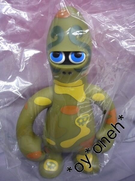 PETE FOWLER WORLD OF MONSTERISM BIG MONSTROOPER 8 INCHES  VINYL FIGURE