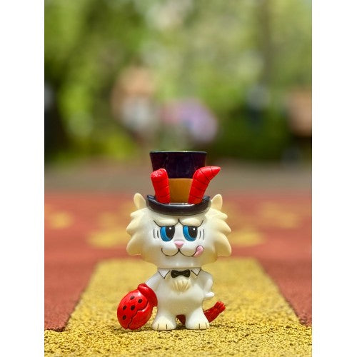 BOSS OMEOW (WHITE)