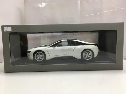 PARAGON 1/18 BMW i8 CRYSTAL WHITE FROZEN GRAY
