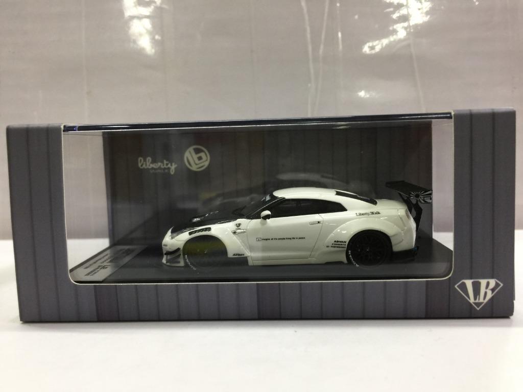 LIBERTY WALK 1/64 Nissan GTR White