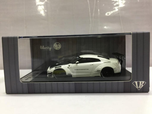 LIBERTY WALK 1/64 Nissan GTR White