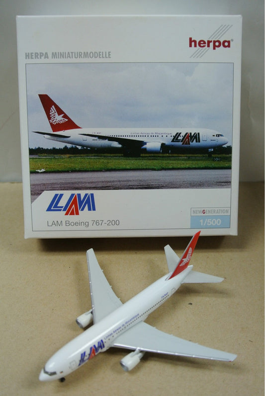 HERPA 1/500 LAM BOEING 767-200 C9-BAF