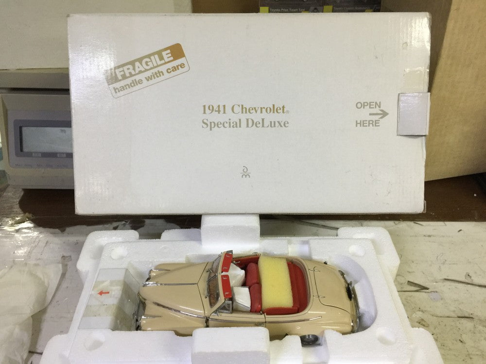 DANBURY MINT 1/24 1941 CHEVROLET SPECIAL DELUXE CREAM