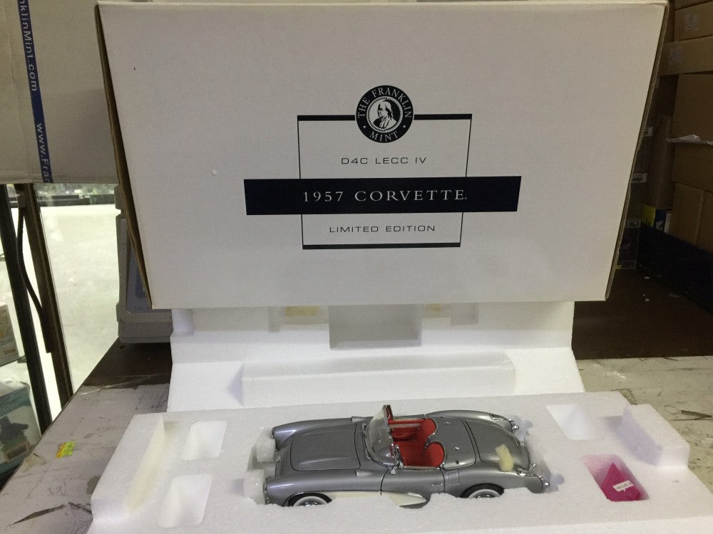 FRANKLIN MINT 1/24 1957 CORVETTE FIBERGLASS EDITION SILVER