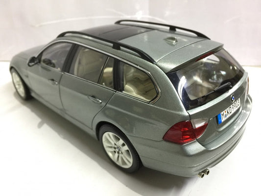 KYOSHO 1/18 BMW 330i TOURING GREEN