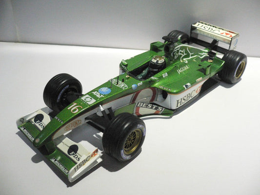 HOTWHEELS 1/18 JAGUAR R3 EDDIE IRVINE 2002 #16