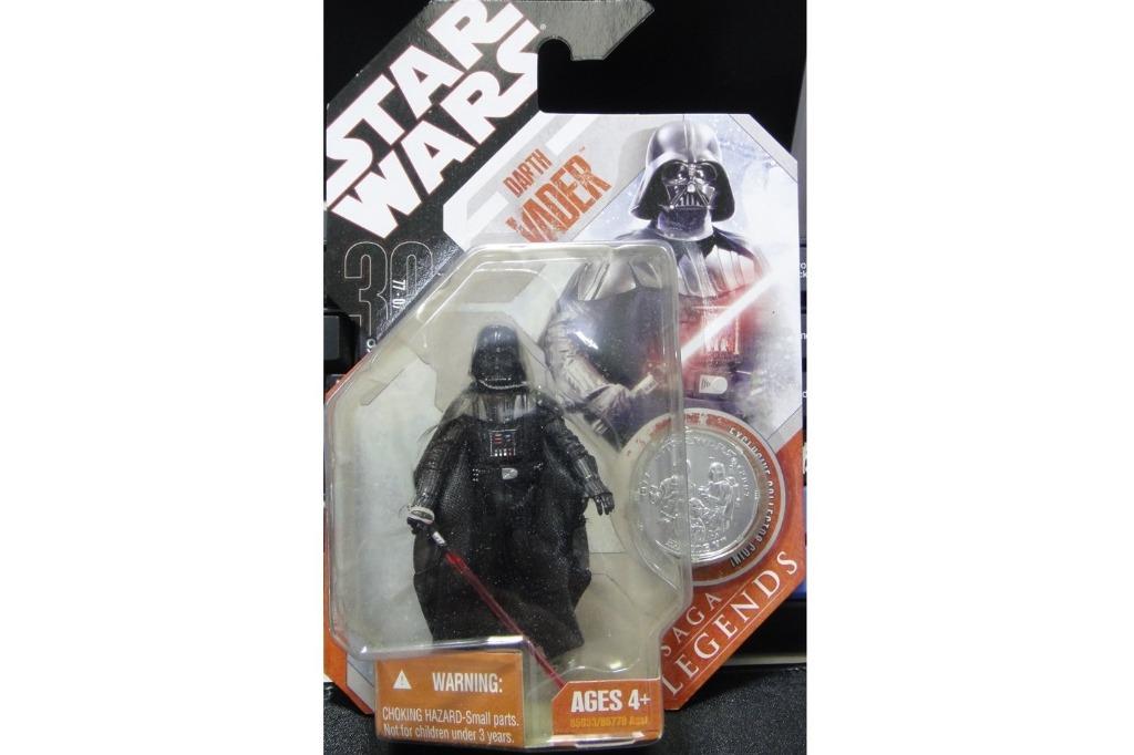 HASBRO STAR WARS SAGA LEGENDS COLLECTOR COIN DARTH VADER 11795